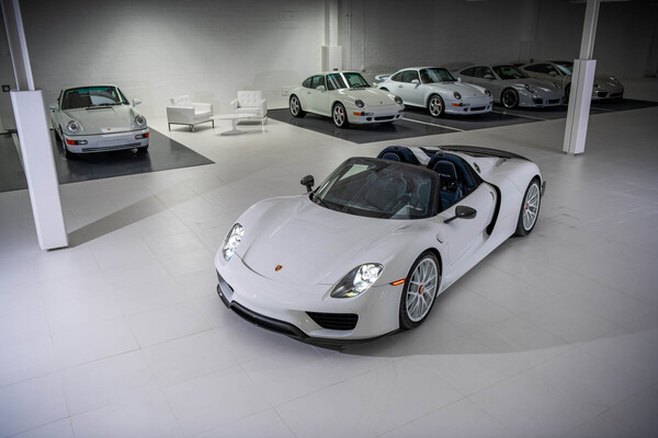 Porsche 918 "Weissach" (2015) - Versteigerung "White Collection" von RM/Sotheby's im Dezember 2023