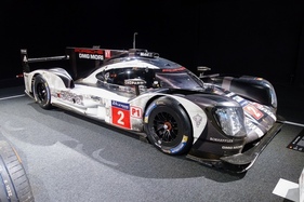 Porsche 919 Hybrid (2016) – in der Ausstellung "Porsche Driven by Dreams"