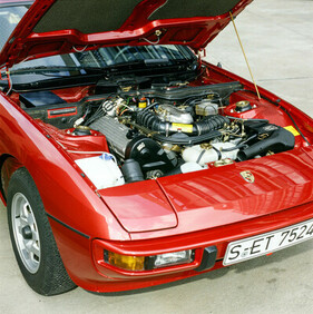 Porsche 924 (1975) Motorraum - mit Bosch K-Jetronic