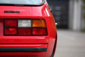 Porsche 924 (1976) - breite Rückleuchten mit sechs Kammern