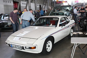 Porsche 924 (1976) - das Sondermodell "Martini" fuhr einst in der Schweiz, wurde inzwischen komplett restauriert und soll nun Euro 29'900 kosten - Retro Classics Stuttgart 2014