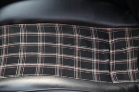 Porsche 924 (1976) - hübsche Sitzstoffe