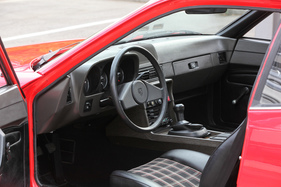 Porsche 924 (1976) - viel Kunststoff im Interieur