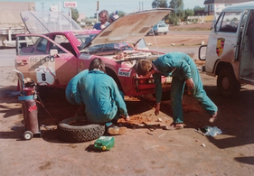 Porsche 924 (1979) - Reparaturen bei der Australien Rallye 1979
