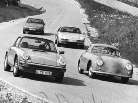 Porsche 924 (1981) - der Porsche 944 entstand aus Kombination des 924 mit dem halbierten Motor des 928 - beide sichtbar auf diesem Bild