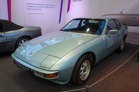 Porsche 924 (1985) – in der Ausstellung "Porsche Driven by Dreams"