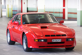 Porsche 924 Carrera GT (1980) - die Frontscheibe ist zur Optimierung des Luftwiderstandes eingeklebt Porsche 924 Carrera GT (1980) - die Frontscheibe ist zur Optimierung des Luftwiderstandes eingeklebt
