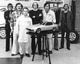 Porsche 924 - EA 425 (1972) - Das Styling-Team von Porsche mit dem 1-zu-4-Modell