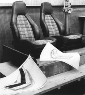 Porsche 924 - EA 425 (1972) - Sitze, bereits mit Sitzstoffen bezogen