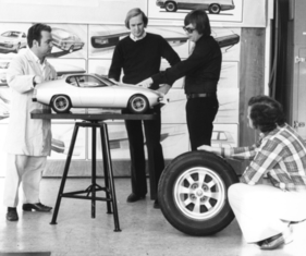 Porsche 924 - EA 425 (1972) - ein 1-zu-4-Modell, Diskussion um Felgen und Details