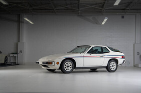 Porsche 924 'Martini Championship Edition' (1977) - Lot 2106 an der RM/Sotheby's "The White Collection" Versteigerung in Houston am 1./2. Dezember 2023