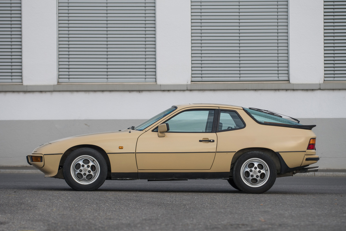 Porsche 924 S (1985) - schwungvolle Karosserielinie mit kurzen Überhängen