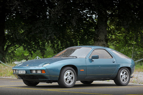 Porsche 928 (1976) - frühes Modell noch ohne Spoiler, dafür mit Paschamuster - Albisgütli Classics - Cars & Bikes August 2021