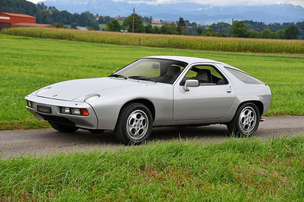 Porsche 928 (1977) - Lot 50 an der Oktober-Versteigerung der Oldtimer Galerie am 12. Oktober 2024
