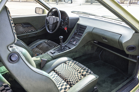Porsche 928 (1977) - als Lot 121 an der RM/Sotheby's Monaco Versteigerung vom 14. Mai 2022
