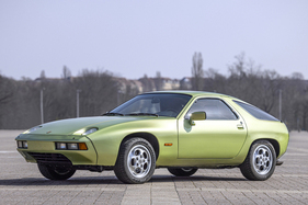 Porsche 928 (1977) - als Lot 121 an der RM/Sotheby's Monaco Versteigerung vom 14. Mai 2022
