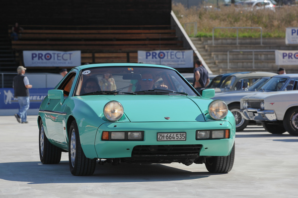 Porsche 928 (1979) - in ungewöhnlicher Farbgebung - Dolder Classics September 2018