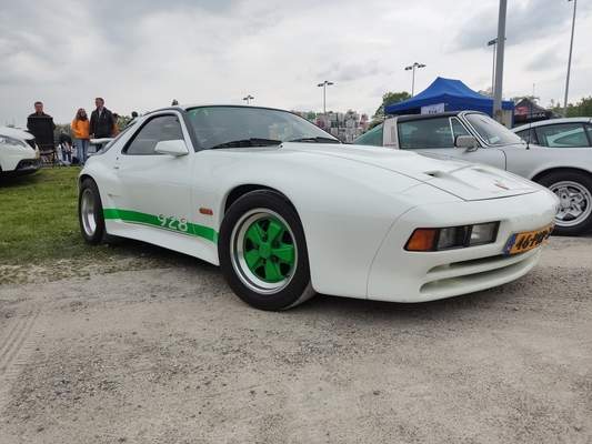 Porsche 928 (1984) mit zeitgenössischem Breitbau-Kit – Porsche-Treffen Dinslaken 2022