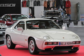 Porsche 928 S (1982) - mit Anhängerkupplung! - Motorworld Classics Bodensee 2019