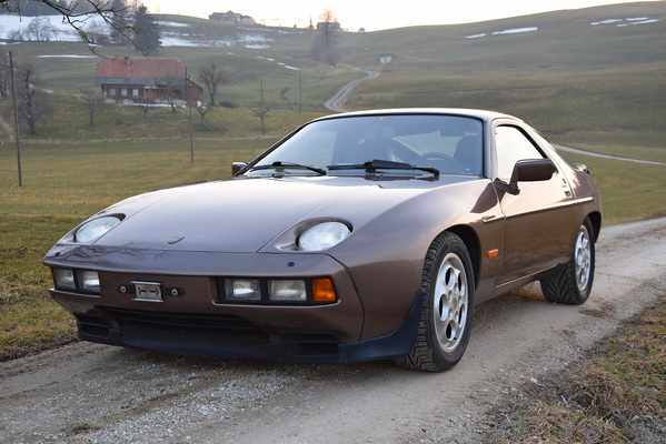 Porsche 928 S (1983) - als Lot 023 am 25. April 2015 an der Versteigerung der Oldtimer Galerie in Toffen
