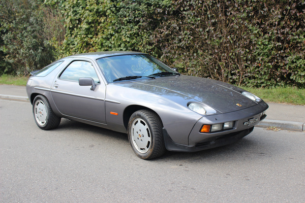 Porsche 928 S (1986) - vorgesehen für die Versteigerung der Oldtimer Galerie in Toffen am 26. April 2014