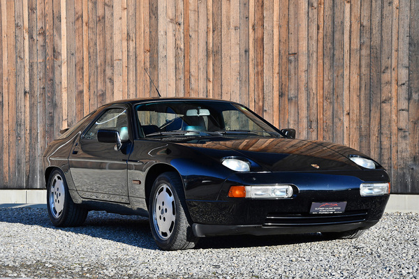 Porsche 928 S4 (1988) - als Lot 180 angeboten an der Versteigerung der Oldtimer Galerie in Toffen am 26. März 2022