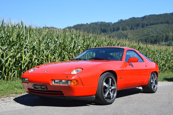 Porsche 928 S4 (1989) - als Lot 46 an der Versteigerung der Oldtimer Galerie in Toffen am 19. Oktober 2019