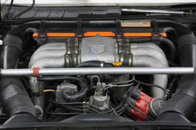 Porsche 928 - der kräftige V8 im Bug des Porsche - OSMT Zug im September 2017