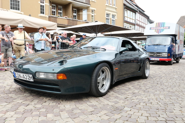 Porsche 928 mit Karosserie-Umbau von Strosek von 1985 – Einbecker Oldtimertage 2025