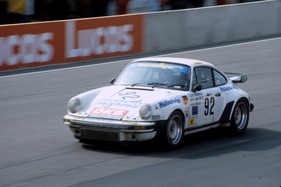 Porsche 930 (1983) in Le Mans 1983 - Der Porsche 930 #92 von Georg Memminger - hier auf der Start/Ziel-Geraden