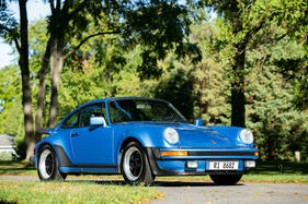 Bild Porsche 930 3.0 Turbo Carrera (1977) - als Lot 116 angeboten an der Bonhams Audrain Concours Versteigerung am 30. September 2022