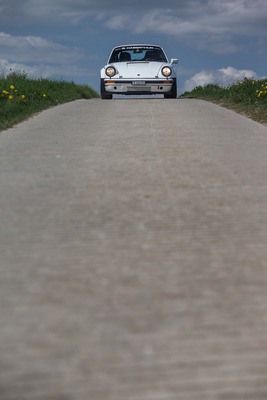 Porsche 930 Turbo (1975) - Fühlt sich auch auf kleinen Strassen wohl