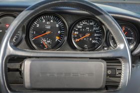 Porsche 930 Turbo 3.3 Cabriolet (1989) - Ladedruckanzeige im Drehzahlmesser