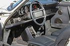 Porsche 930 Turbo 3.3 Cabriolet (1989) - vergleichsweise langer Schalthebel, fast senkrecht stehendes Lenkrad