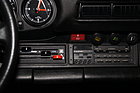 Porsche 930 Turbo "Flachbau" (1982) - das Radio dürfte aus der Zeit stammen