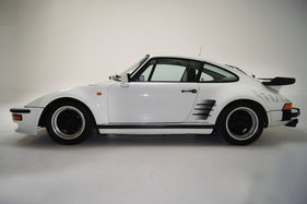 Porsche 930 Turbo "Flachbau" (1982) - in der Optik in die Nähe des 935 gerückt