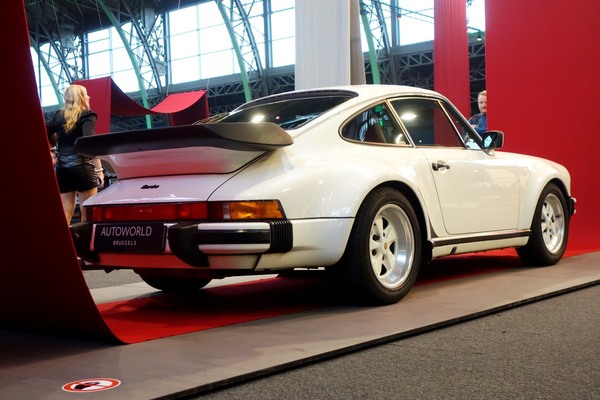 Porsche 930 Turbo von 1978 - Sonderschau Supercars 2 in der Autoworld Brüssel 2022/2023