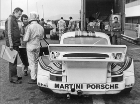 Bild Porsche 935 (1977) - an den Boxen