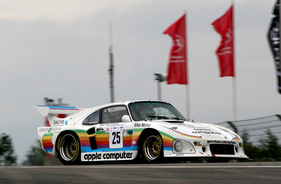 Porsche 935 K3 (1979) mit der berühmten Apple Bemalung - Revival Deutsche Rennsportmeisterschaft 1972-1981 am AVG OGP 2011