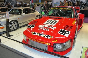 Porsche 935 in der Sonderausstellung zur Feier 50 Jahre Porsche 911 - an der Messe Epoqu’Auto in Lyon im November 2013 Porsche 935 in der Sonderausstellung zur Feier 50 Jahre Porsche 911 - an der Messe Epoqu’Auto in Lyon im November 2013