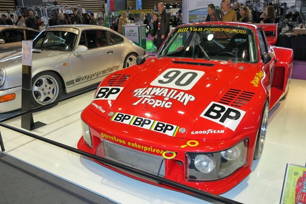 Porsche 935 in der Sonderausstellung zur Feier 50 Jahre Porsche 911 - an der Messe Epoqu’Auto in Lyon im November 2013