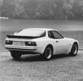 Porsche 944 (1981) - Ansicht von schräg hinten