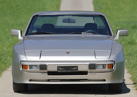 Porsche 944 (1983) - Ansicht von vorne Porsche 944 (1983) - Ansicht von vorne