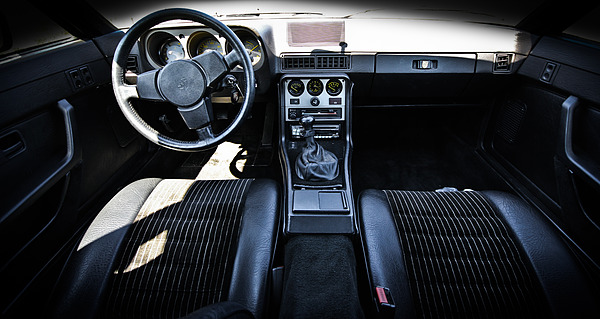 Porsche 944 (1983) - Cockpit verströmt die Geister der späten Siebzigerjahre