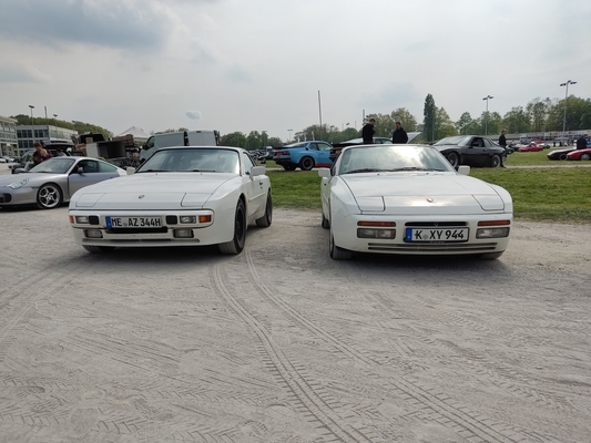 Porsche 944 (1984) – Alt und Neu im driekten Vergleich – Porsche-Treffen Dinslaken 2022