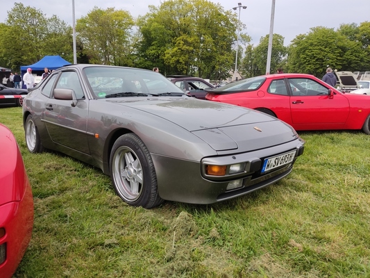 Porsche 944 (1986) – Die Ronal-Penta-Räder waren eher typisch für Mercedes-Benz – Porsche-Treffen Dinslaken 2022