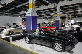 Porsche 944 S2 Cabriolet (1990) - angeboten auf dem Stand der Touring Garage - 38. Auto Zürich 2025