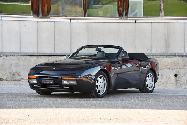 Image: Porsche 944 S2 Cabriolet (1991) - Lot 71 at the October auction of the Oldtimer Gallery on October 12, 2024