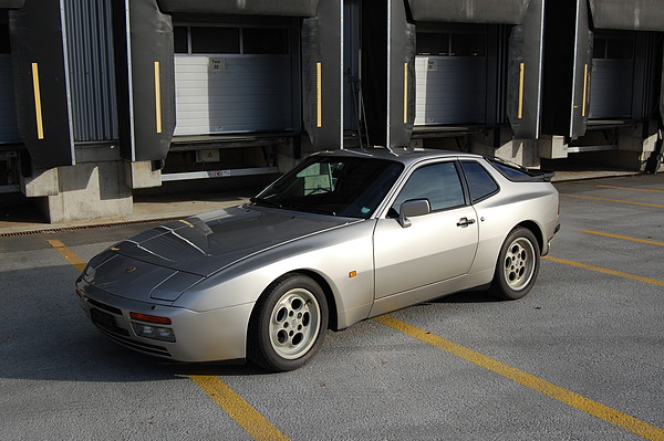Porsche 944 Turbo (1986) - angeboten als Lot 09 an der Versteigerung der Oldtimer Galerie Toffen vom 1. Dezember 2012