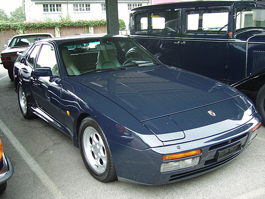 Porsche 944 Turbo (1986) - angeboten an der "Auktion Classic & Exklusiv Cars" im Salzhaus in Wangen an der Aare am 12./13. Oktober 2012
